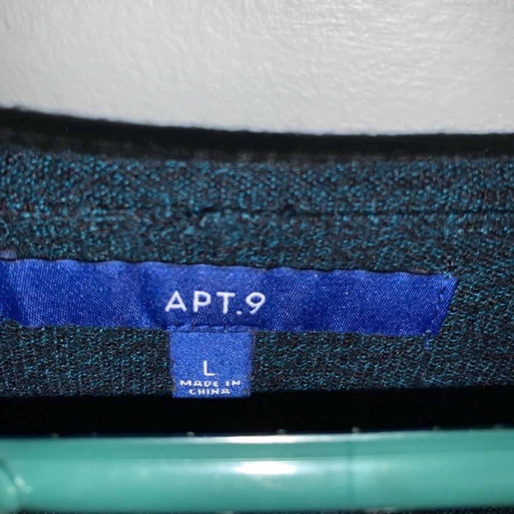 sweater - Picture 4 of 4